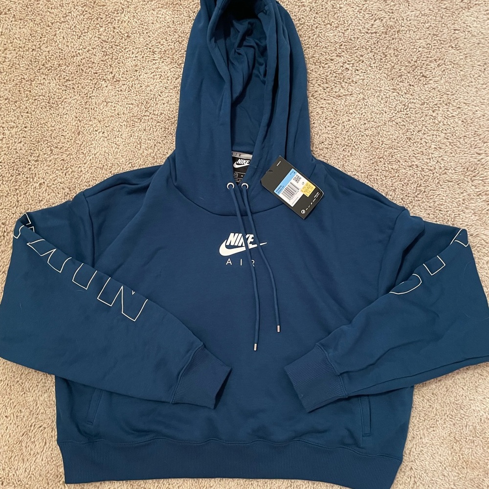 New cropped Nike sweatshirt